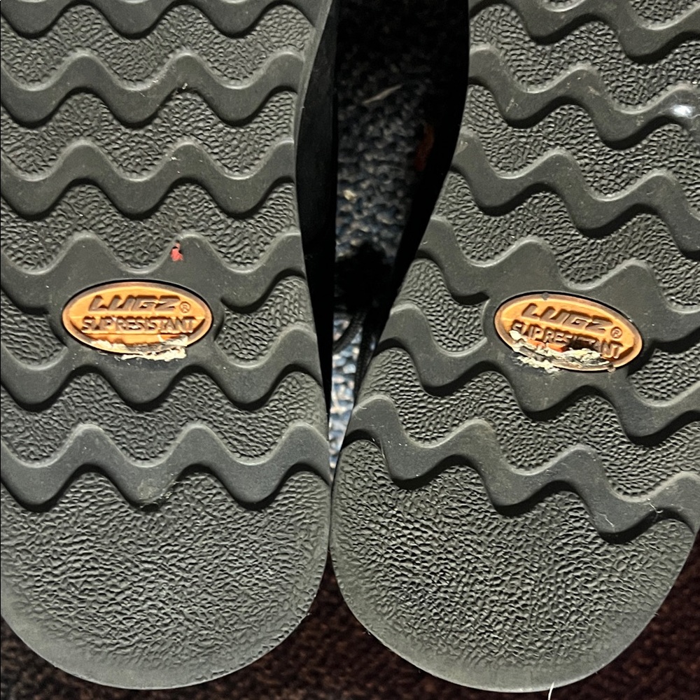 Lugz Men's Sleek Black Leather Boots - Picture 3 of 6